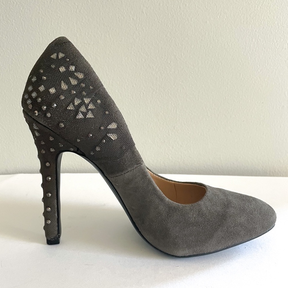 New Never Worn Suede Pumps
